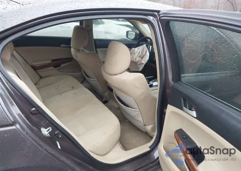 2011 Honda Accord 2.4 Ex z USA, uszkodzony, nr VIN 1HGCP2F70BA027142